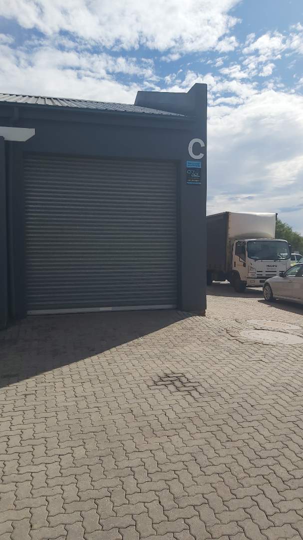 To Let Commercial Property for Rent in Overbaakens Eastern Cape